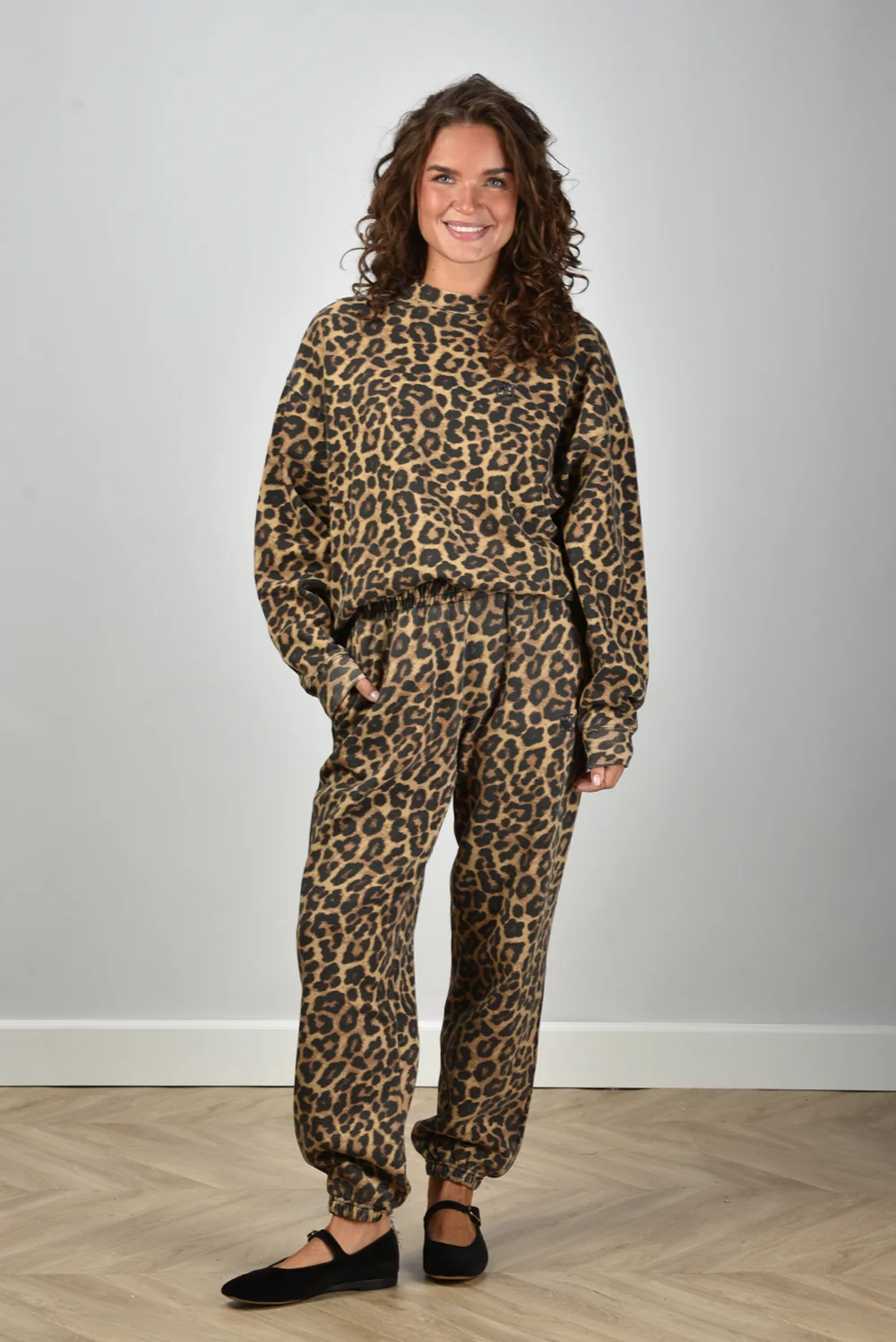 Anine Bing broek Karter A-03-11738-MTL59 leopard - 51Dnspod | Smaakvolle damp – Verzendkosten vrij vanaf 40€ Anine Bing broek Karter A-03-11738-MTL59 leopard - 51Dnspod | Smaakvolle damp – Verzendkosten vrij vanaf 40€