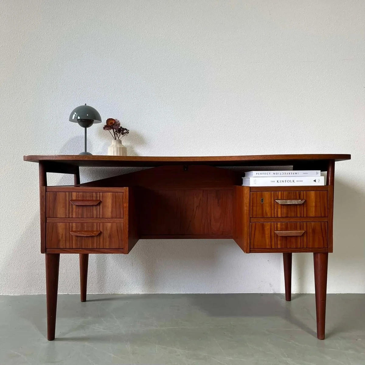 Bureau teak curved 2-zijdig - 51Dnspod | Smaakvolle damp – Verzendkosten vrij vanaf 40€ Bureau teak curved 2-zijdig - 51Dnspod | Smaakvolle damp – Verzendkosten vrij vanaf 40€