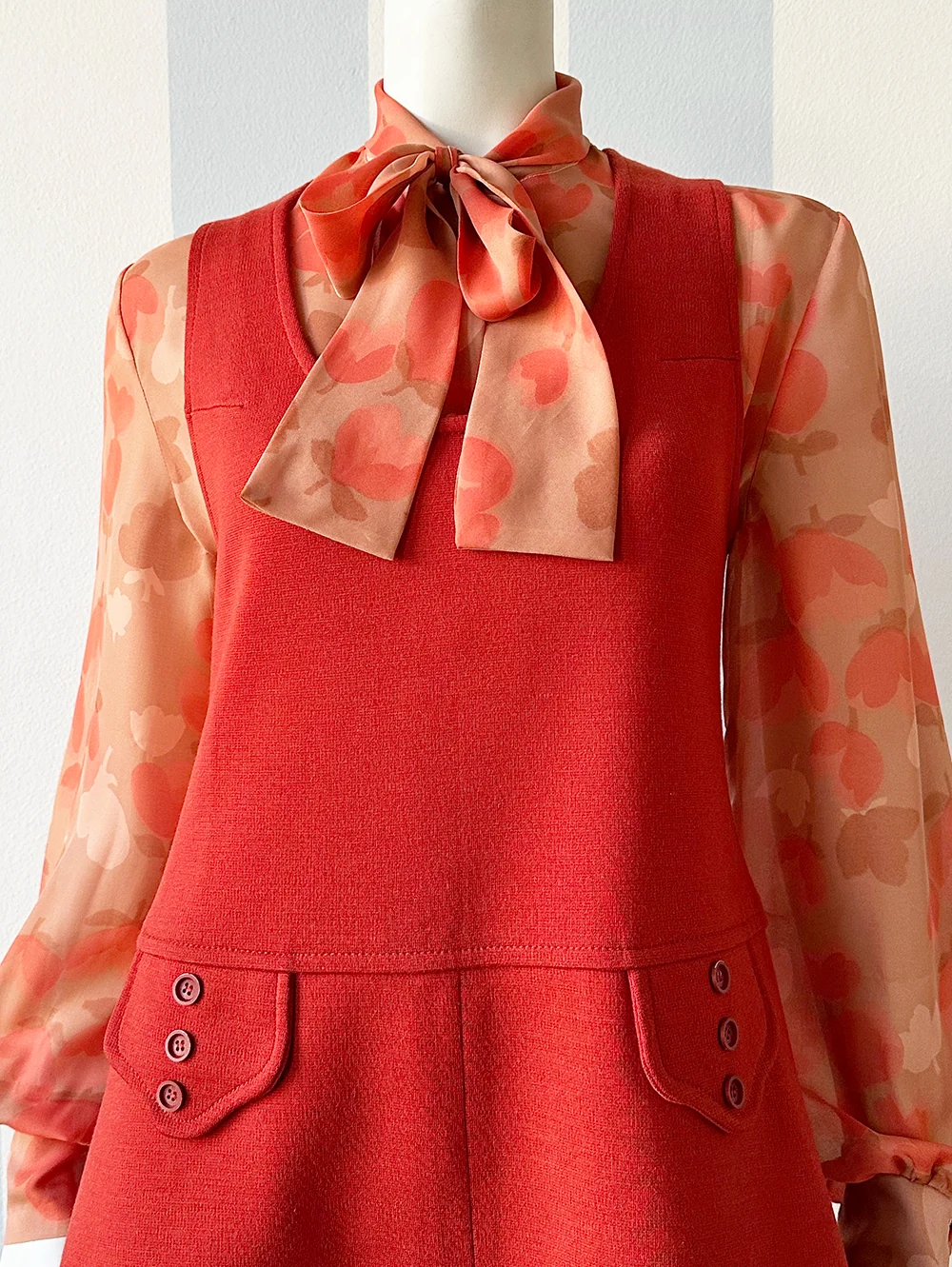 Brique wollen 70s minijurk - 51Dnspod | Smaakvolle damp – Verzendkosten vrij vanaf 40€ Brique wollen 70s minijurk - 51Dnspod | Smaakvolle damp – Verzendkosten vrij vanaf 40€