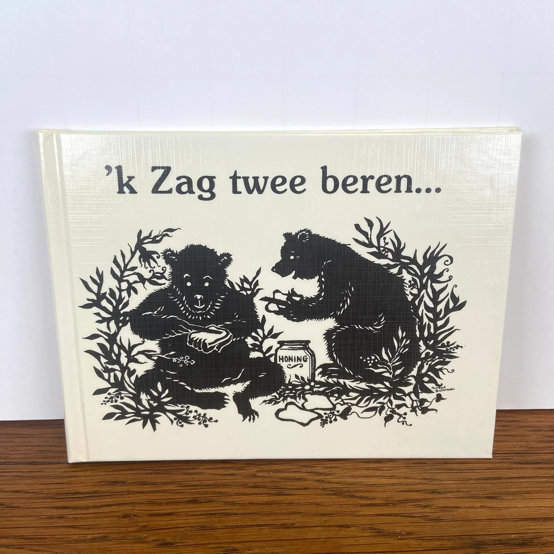Boekje: 'k zag twee beren.. - 51Dnspod | Smaakvolle damp – Verzendkosten vrij vanaf 40€ Boekje: 'k zag twee beren.. - 51Dnspod | Smaakvolle damp – Verzendkosten vrij vanaf 40€