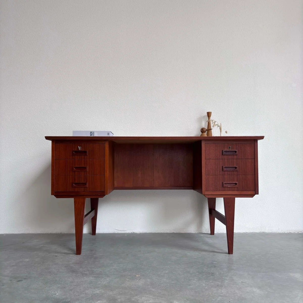 Bureau teak boekenkast - 51Dnspod | Smaakvolle damp – Verzendkosten vrij vanaf 40€ Bureau teak boekenkast - 51Dnspod | Smaakvolle damp – Verzendkosten vrij vanaf 40€