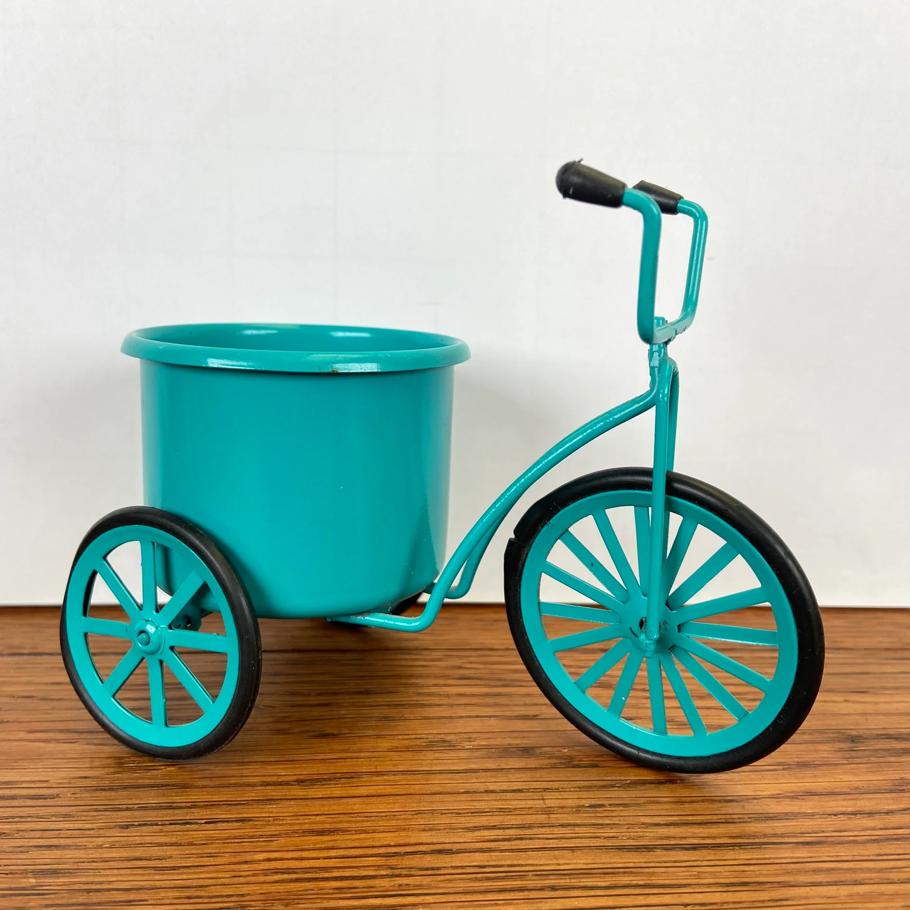 Bloempotje blauwe fiets - 51Dnspod | Smaakvolle damp – Verzendkosten vrij vanaf 40€ Bloempotje blauwe fiets - 51Dnspod | Smaakvolle damp – Verzendkosten vrij vanaf 40€