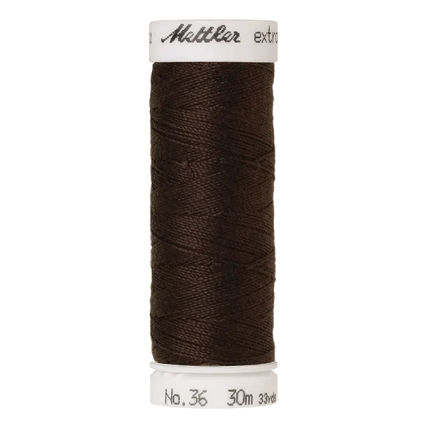 Amann Mettler – Extra sterk naaigaren 30m - 1002 Very Dark Brown - 51Dnspod | Smaakvolle damp – Verzendkosten vrij vanaf 40€