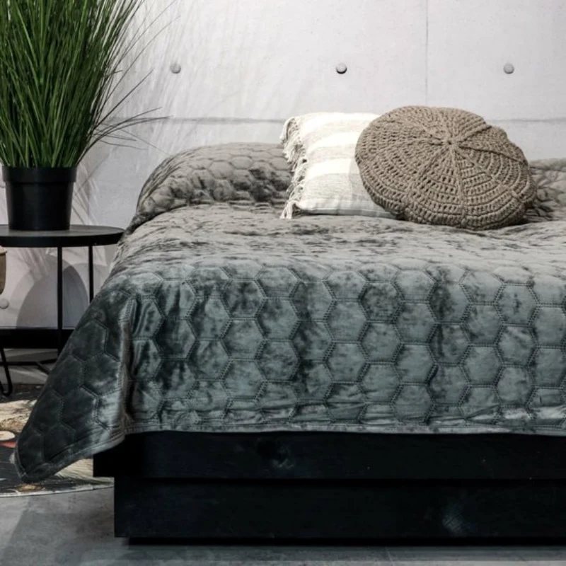 Bedsprei Peggy - Donkergrijs - 51Dnspod | Smaakvolle damp – Verzendkosten vrij vanaf 40€ Bedsprei Peggy - Donkergrijs - 51Dnspod | Smaakvolle damp – Verzendkosten vrij vanaf 40€