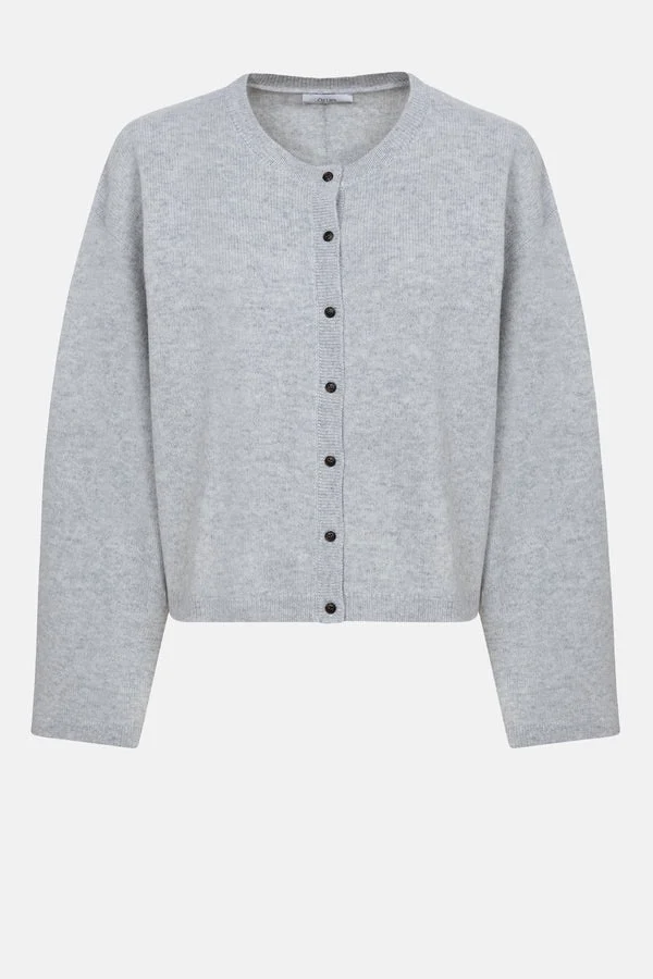 ÂME ANTWERP Kate Round Neck Cardigan Light Grey MG01 - 51Dnspod | Smaakvolle damp – Verzendkosten vrij vanaf 40€ ÂME ANTWERP Kate Round Neck Cardigan Light Grey MG01 - 51Dnspod | Smaakvolle damp – Verzendkosten vrij vanaf 40€