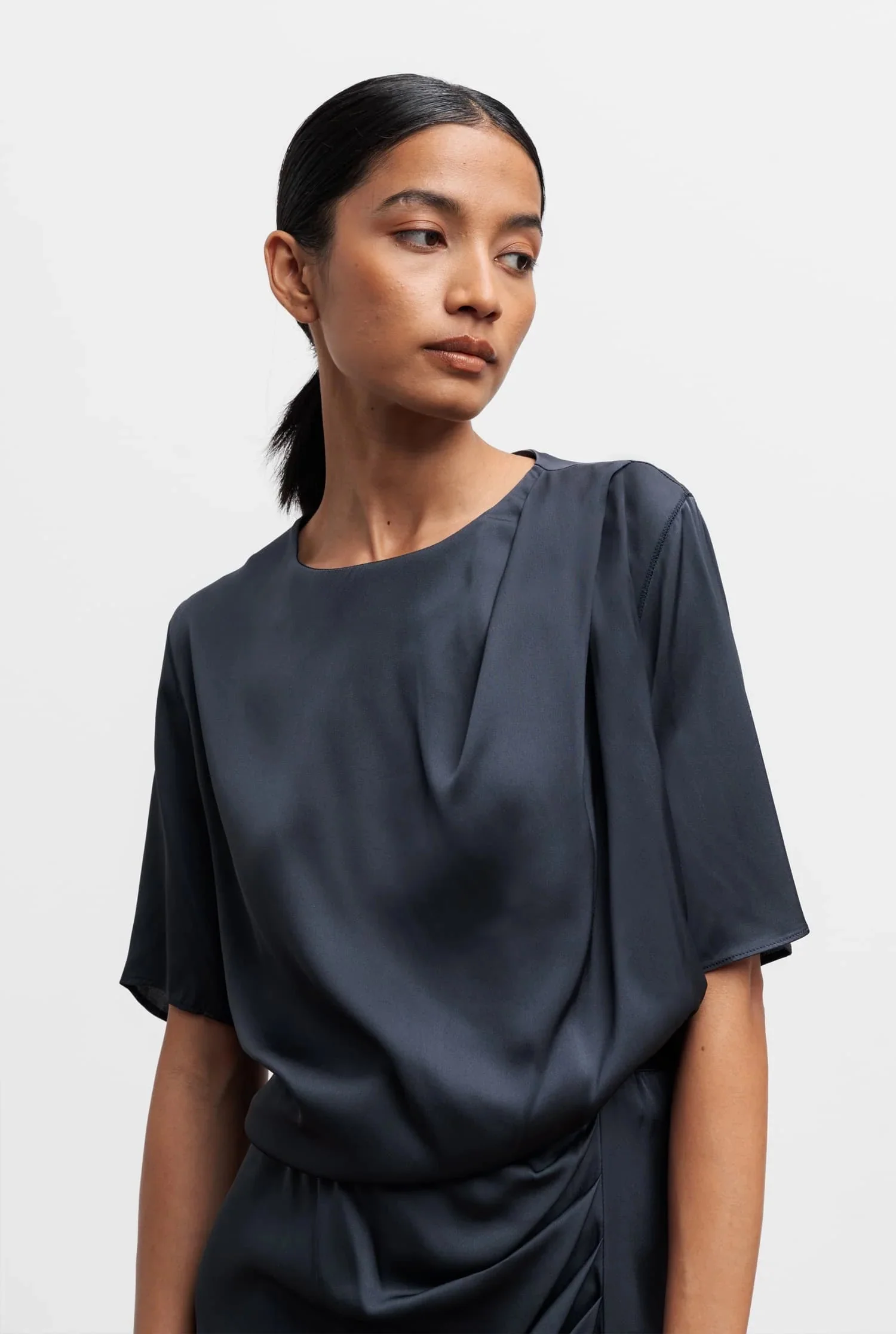Ahlvar Gallery Zuri Tee Blue Grey - 51Dnspod | Smaakvolle damp – Verzendkosten vrij vanaf 40€ Ahlvar Gallery Zuri Tee Blue Grey - 51Dnspod | Smaakvolle damp – Verzendkosten vrij vanaf 40€