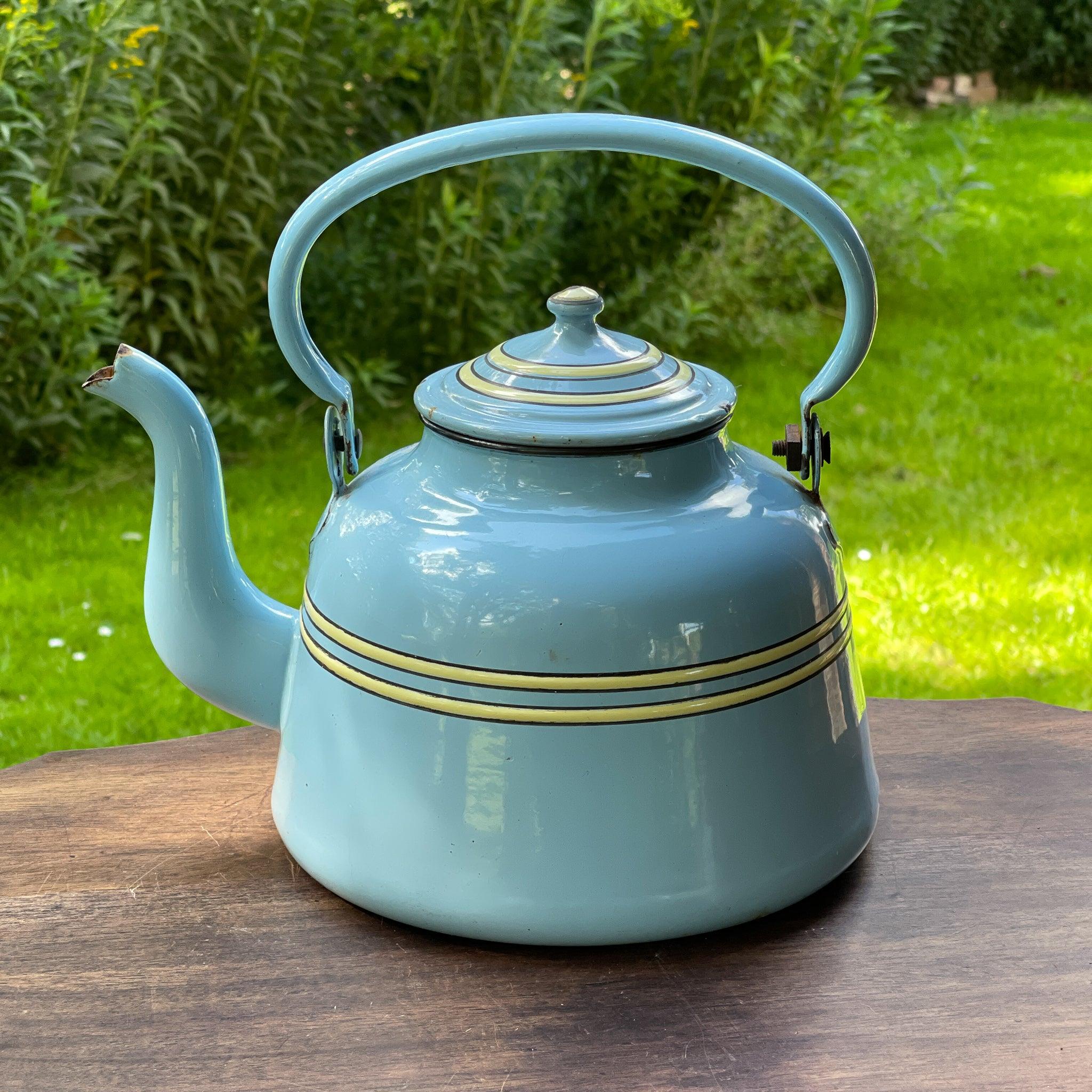 Blauwe emaille theepot / koffiepot - 51Dnspod | Smaakvolle damp – Verzendkosten vrij vanaf 40€ Blauwe emaille theepot / koffiepot - 51Dnspod | Smaakvolle damp – Verzendkosten vrij vanaf 40€