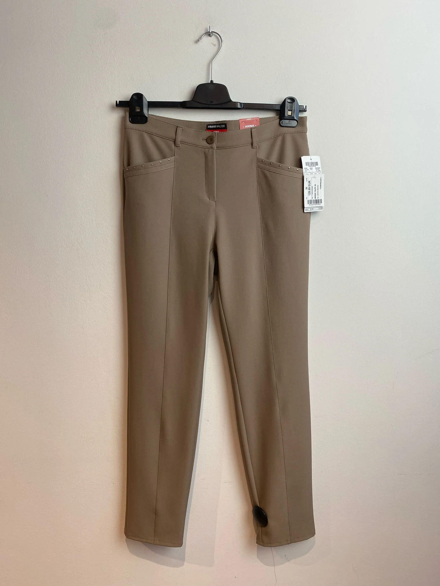 Broek Taupe Frankwalder ( 724604/000860 ) - 51Dnspod | Smaakvolle damp – Verzendkosten vrij vanaf 40€ Broek Taupe Frankwalder ( 724604/000860 ) - 51Dnspod | Smaakvolle damp – Verzendkosten vrij vanaf 40€