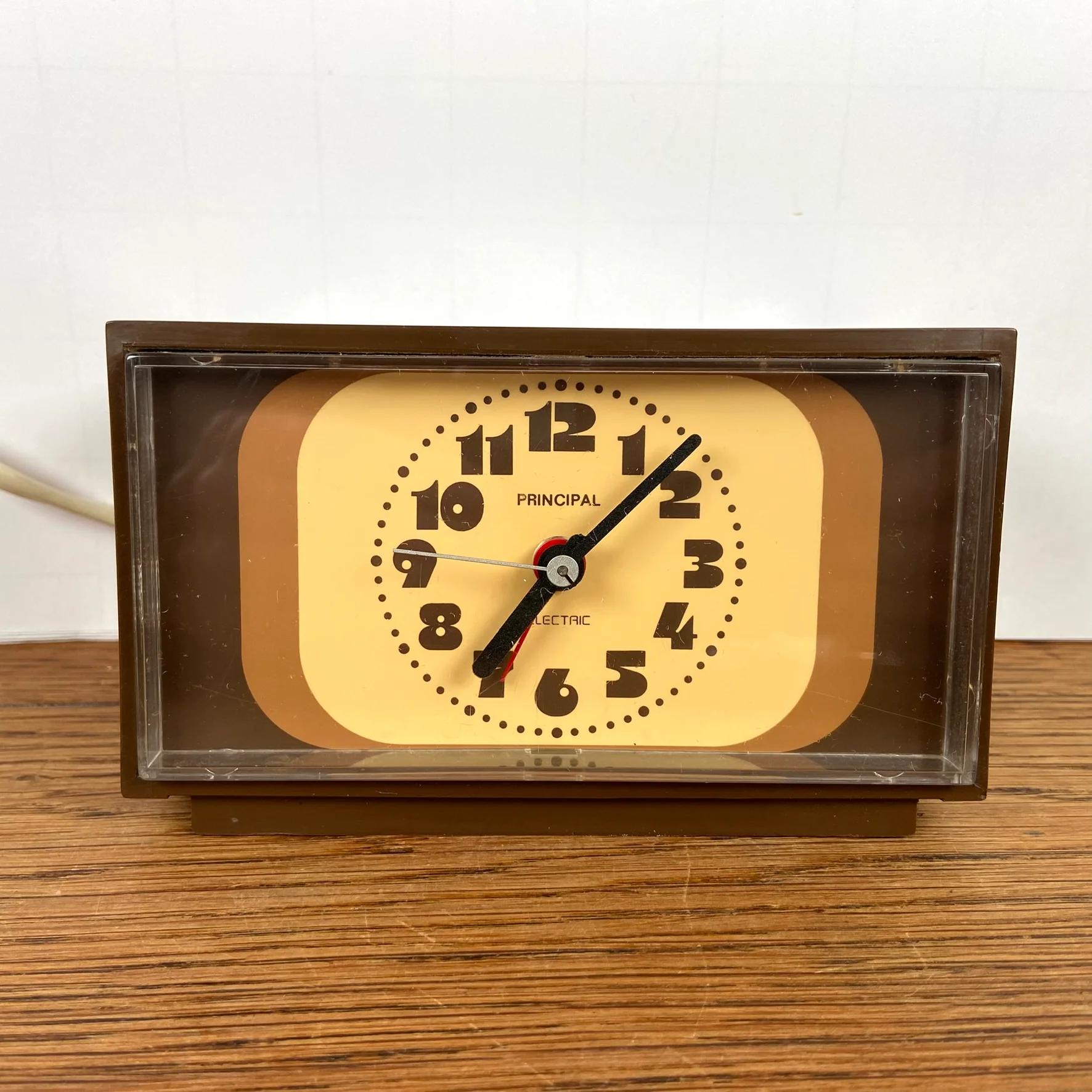 Bruine vintage wekker - 51Dnspod | Smaakvolle damp – Verzendkosten vrij vanaf 40€ Bruine vintage wekker - 51Dnspod | Smaakvolle damp – Verzendkosten vrij vanaf 40€