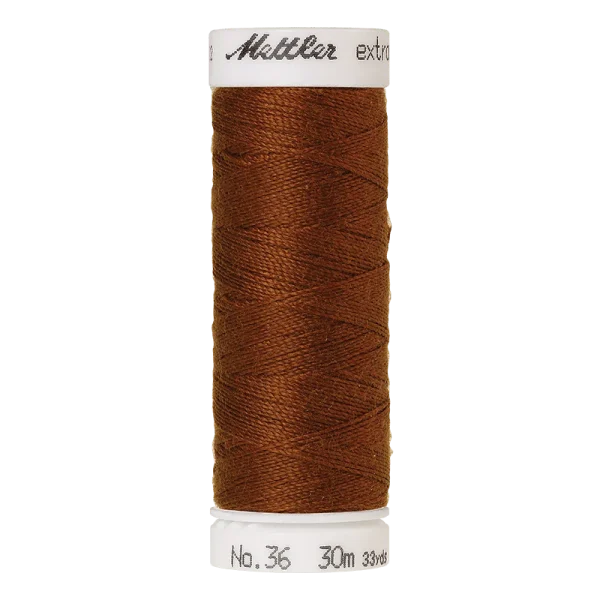 Amann Mettler – Extra sterk naaigaren 30m - 0900 Light Cocoa - 51Dnspod | Smaakvolle damp – Verzendkosten vrij vanaf 40€