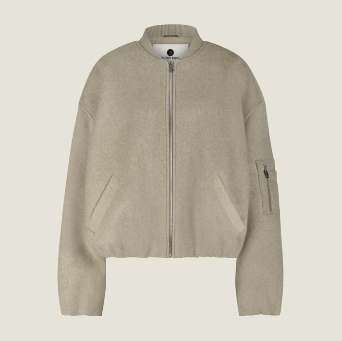 ALTER EGO PEARL WOLLEN BOMBER SAND - 51Dnspod | Smaakvolle damp – Verzendkosten vrij vanaf 40€ ALTER EGO PEARL WOLLEN BOMBER SAND - 51Dnspod | Smaakvolle damp – Verzendkosten vrij vanaf 40€