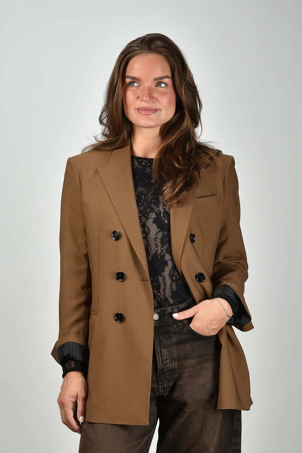 Ami Paris blazer FBV006.WV0066 noisette - 51Dnspod | Smaakvolle damp – Verzendkosten vrij vanaf 40€ Ami Paris blazer FBV006.WV0066 noisette - 51Dnspod | Smaakvolle damp – Verzendkosten vrij vanaf 40€