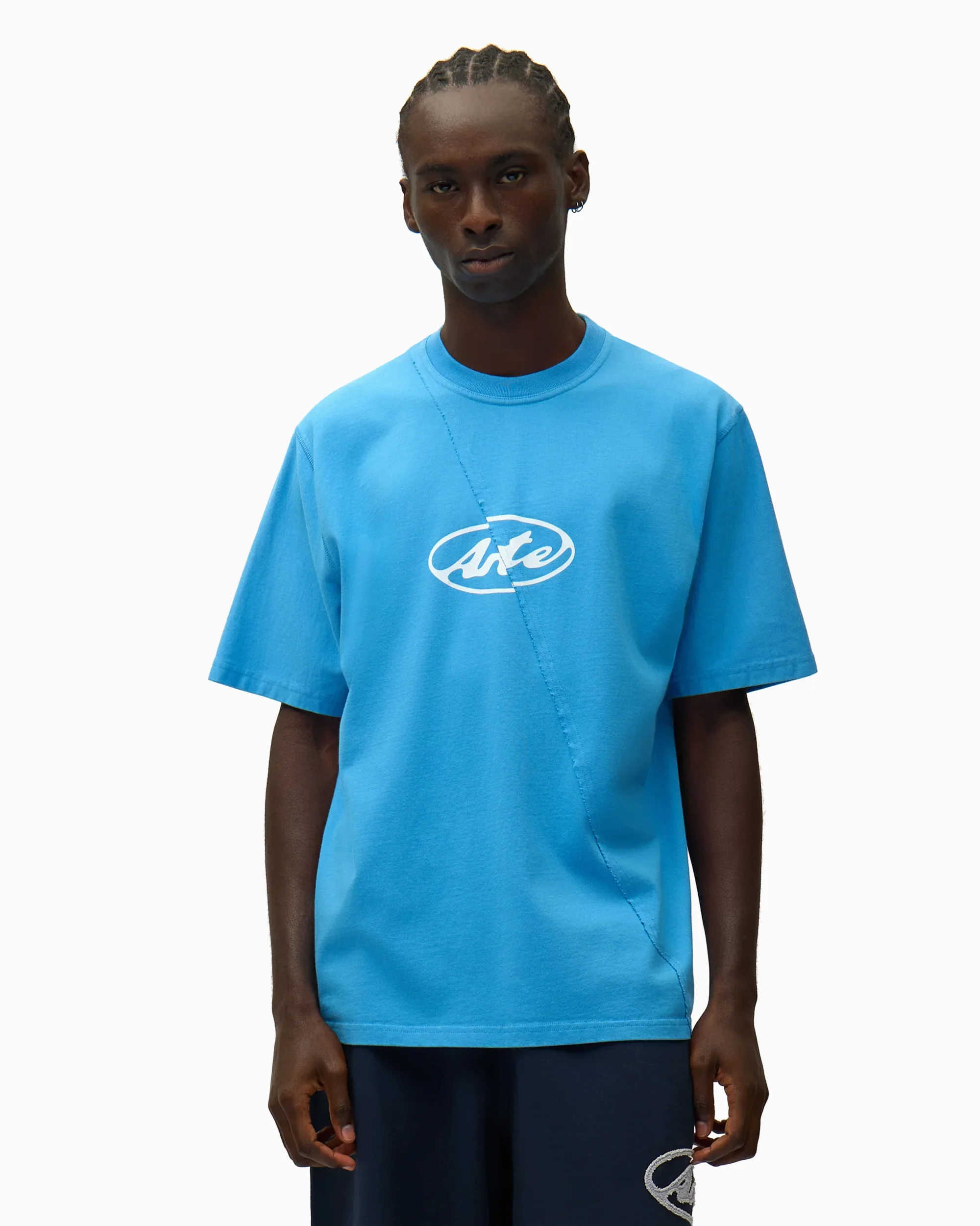 Arte Antwerp Circle Logo Relaxed T-Shirt voor heren - 51Dnspod | Smaakvolle damp – Verzendkosten vrij vanaf 40€ Arte Antwerp Circle Logo Relaxed T-Shirt voor heren - 51Dnspod | Smaakvolle damp – Verzendkosten vrij vanaf 40€